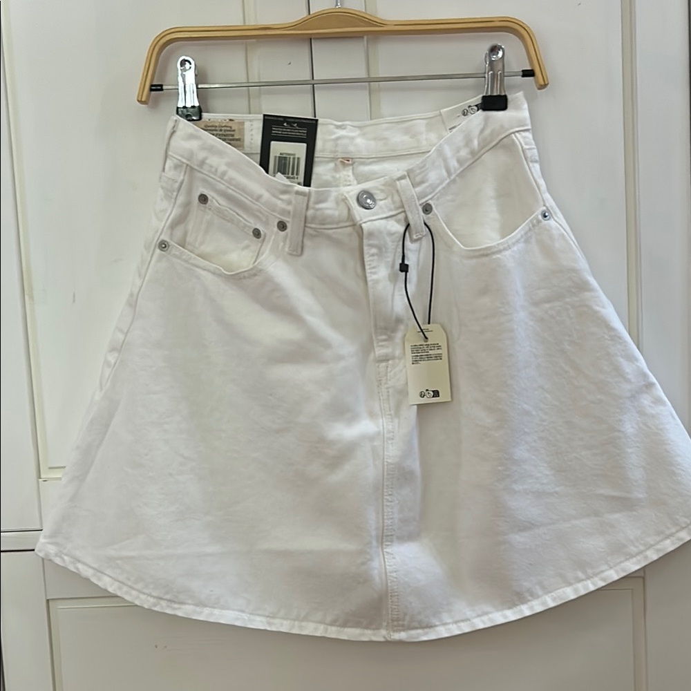 Levi's NWT white denim mini flounce  A-Line Mini Skirt 27